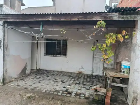 Casa 3 ambientes con 1 baño