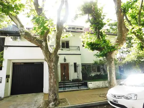 Casa 5 ambientes en vicente López.