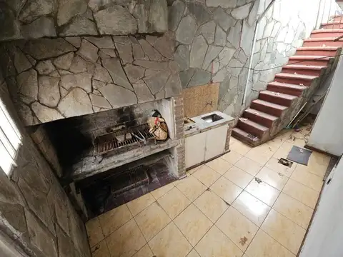 VENTA CASA EN PLANTA ALTA DOS DORMIS, PATIO, BALCÓN ATERRAZADO, PARRILLERO LA FLORIDA RONDEAU 3600
