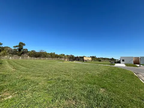 Terreno 640m2 en venta financiado Barrio San Sebastián, A13