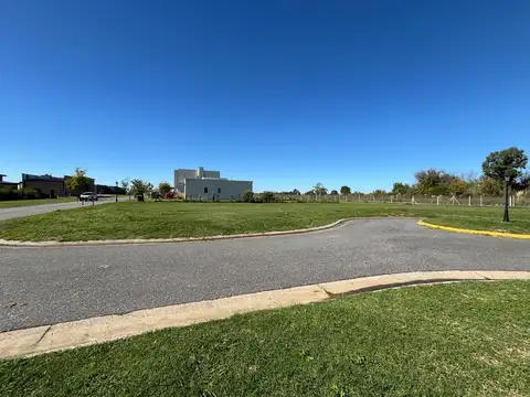 Terreno 640m2 en venta financiado Barrio San Sebastián, A13
