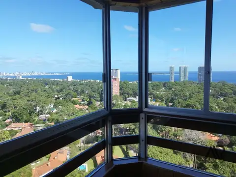 Apartamento en venta de 2 dormitorios y servicio c/ cochera en Nuevo Cantegril