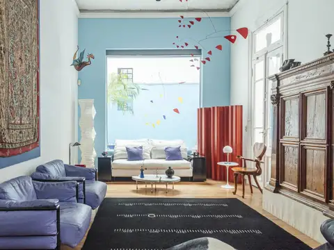 Residencia de autor con elementos coleccionables en Buenos Aires