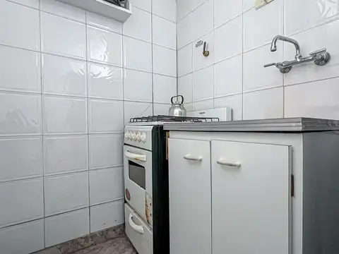 Venta monoambiente con balcón zona Güemes