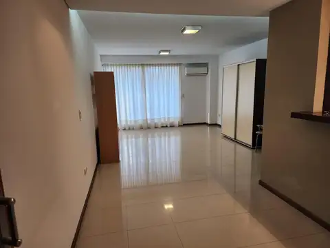 Excelente monoambiente al frente con balcon!