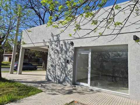 Local uso comercial o profesional en centro de Funes