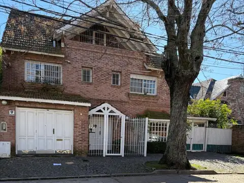 VIAS A LIBERTADOR, IMPECABLE CHALET 4 DORM + DEP +PLAY