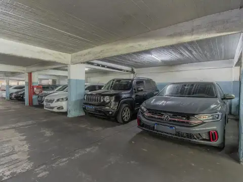 Venta Caballito Sur Cochera Cubierta  Montacarga Piso Tres