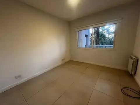 Departamento en Alquiler en Boulevard Del Sol, $ 650.000