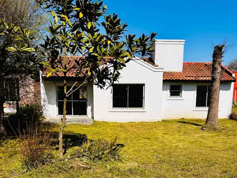 Casa en venta a reciclar en Carlos Keen