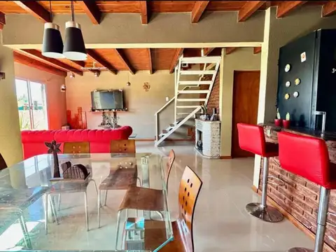 Casa 6 ambientes con 2 baños