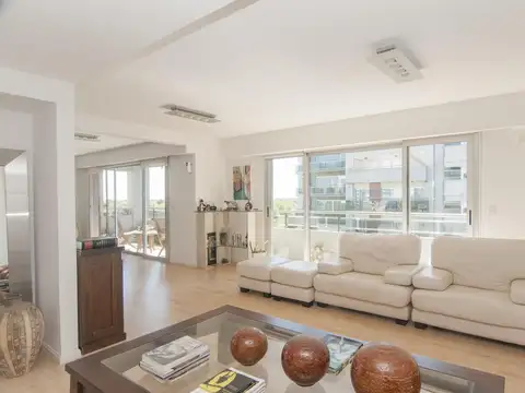 Departamento triplex con cuatro cocheras y parrilla privada - Quilmes