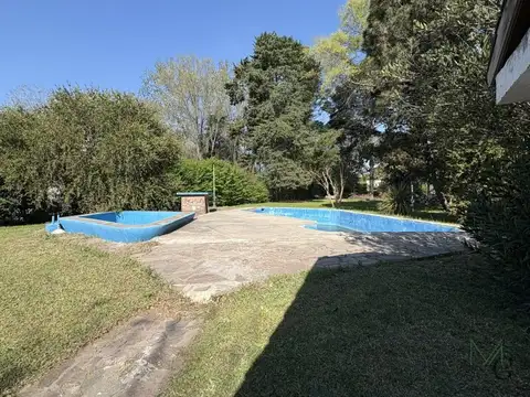 Casa en Venta con 2 cocheras