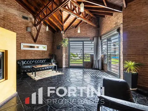 Casa 9 ambientes con 3 baños