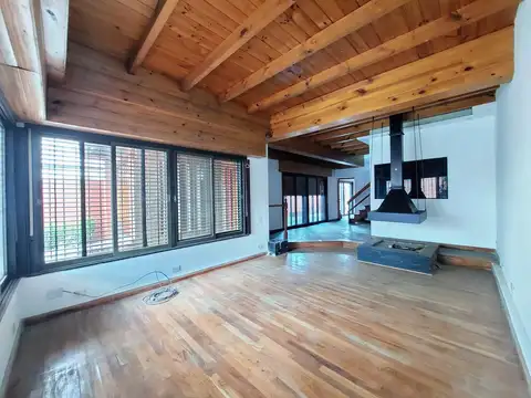 Casa 4 ambientes con 5 baños