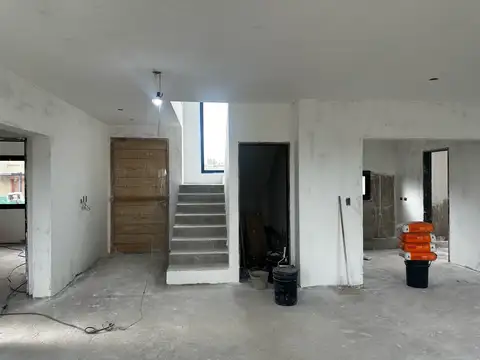 Casa 6 ambientes con 3 baños