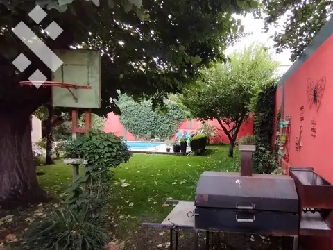 En Venta Casa 4 dormitorios, con Pileta, B°Cumelén, Neuquén