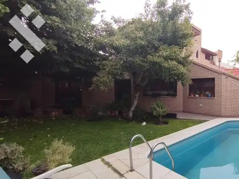 En Venta Casa 4 dormitorios con Pileta, B°Cumelén, Neuquén