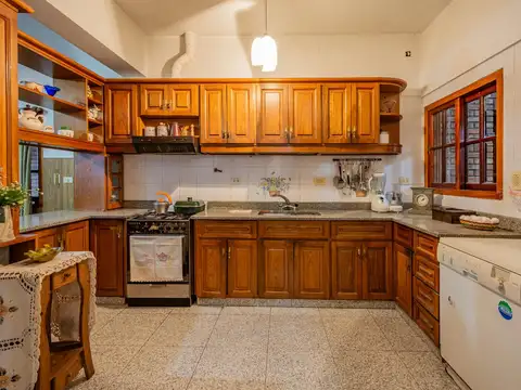 Casa 4 ambientes con 2 baños