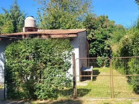 VENTA LOTE CON CASA 2 AMBIENTES A REFACCIONAR LA REJA FINANCIA