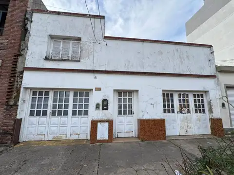 Casa a refaccionar en inmejorable ubicación