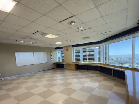 Oficina en Venta con 18 cocheras