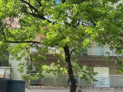 3 AMBIENTES LUMINOSO FRENTE AL HOSPITAL ITALIANO