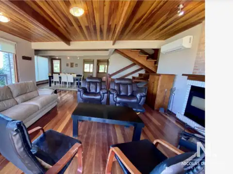 Casa 5 ambientes con 4 baños