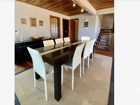 Casa 5 ambientes con 4 baños