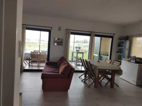 Casa Chalet  en Venta en Santa Lucia, Pilar del Este, Pilar