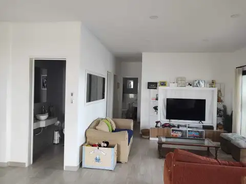 Casa en Venta en Pilar del Este - Santa Lucia, USD 185.000