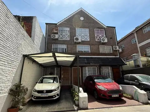 HERMOSO TRIPLEX 5 AMB C/ PATIO Y COCHERA - 115 m2