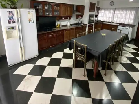 Casa 4 ambientes con 3 baños