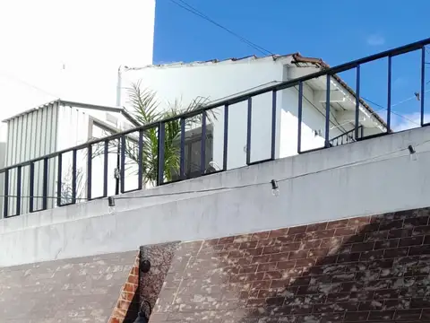 Vendo en Nueva Pompeya. PH de 3 Ambientes, con Patio y Terraza.