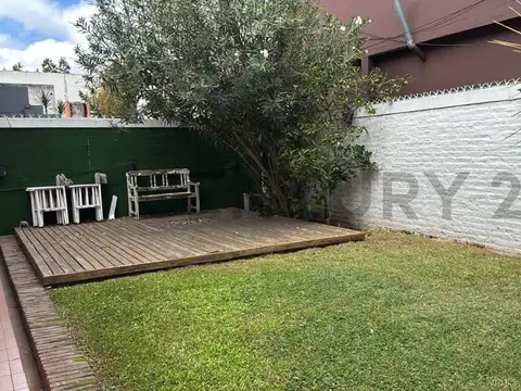 CASA 5 AMBIENTES CASTELAR SUR