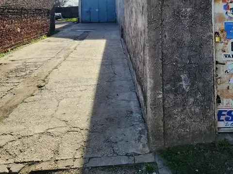 2 Galpones, 1 Local Comercial y 998m2