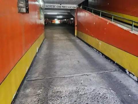 COCHERA CUBIERTA SOBRE AVENIDA MITRE 1800 AVELLANEDA