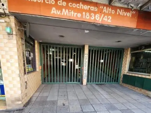 COCHERA CUBIERTA SOBRE AVENIDA MITRE 1800 AVELLANEDA