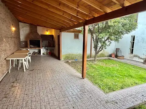 Casa en Alquiler con 1 cochera