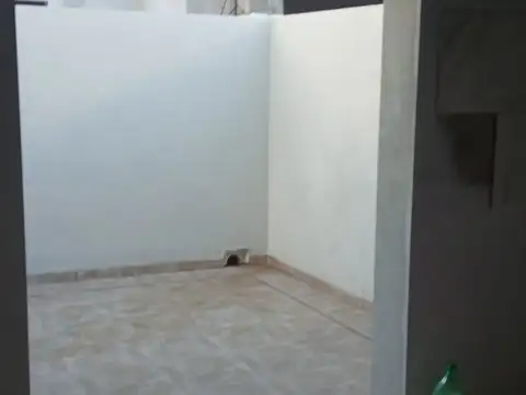 Venta monoambiente con balcón y patio 7 m2