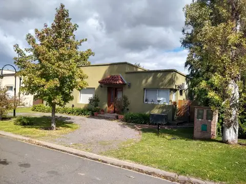 Casa 5 ambientes con 3 baños