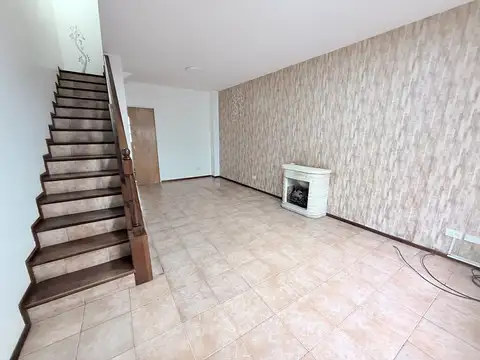 Depto Tipo Casa en Alquiler de 3 dormitorios
