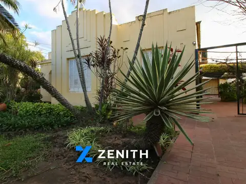 Casa en Alquiler con 1 cochera