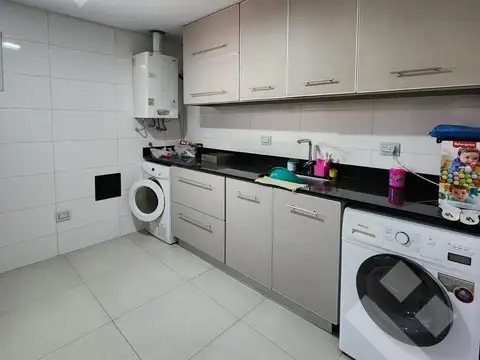 Casa en Alquiler con 1 cochera
