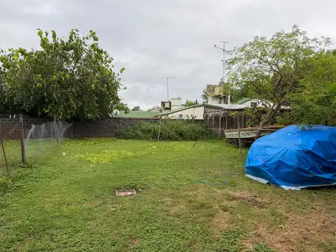 Casa con amplio terreno y gran potencial