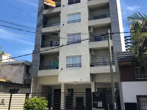 DEPARTAMENTO MONOAMBIENTE CON BALCÓN - AL CONTRAFRENTE