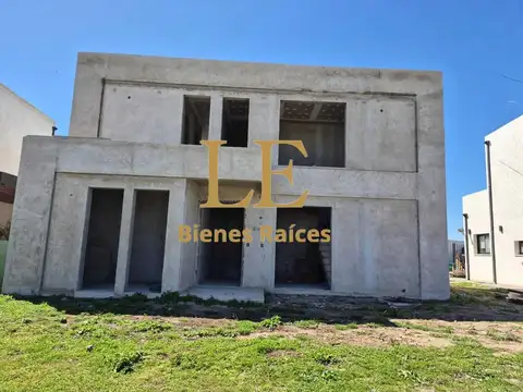 Pilar Del Este 100