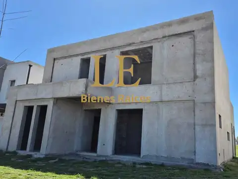Venta casa en Santa Elisa con Pileta, Pilar del Este.