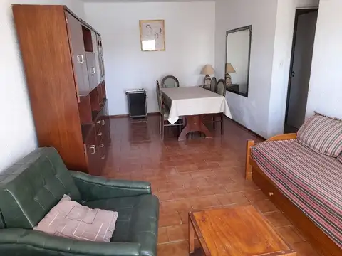 Excelente departamento en av 23 y 20, dos dormitorios, baño y toilette, cocina, living y balcon 