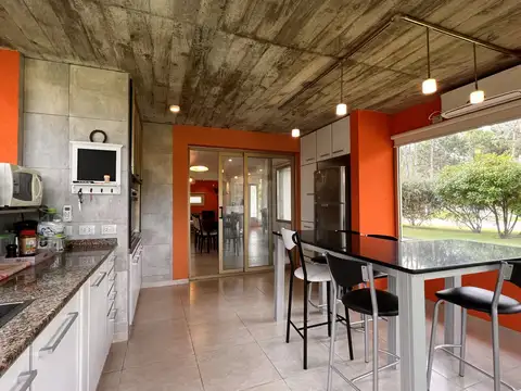 Casa en Alquiler con 1 cochera